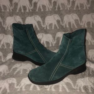 Women’s La Canadienne booties